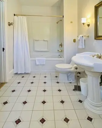 Oda (Queen Room)