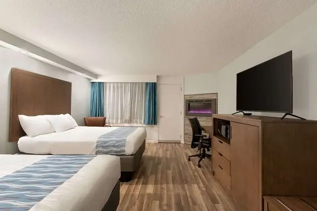 Premier Room, 2 Queen Bed, Fireplace, Best River View, Parking Outside Room