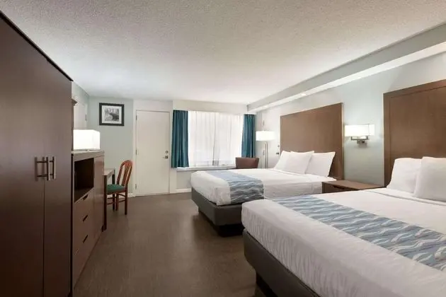 Premier Room, 2 Queen Bed, Fireplace, Best River View, Parking Outside Room