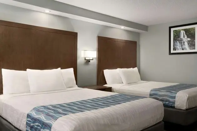 Premier Room, 2 Queen Bed, Fireplace, Best River View, Parking Outside Room