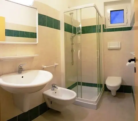 Superior Apart Daire, 2 Yatak Odası, Küçük Mutfak, Bahçe Manzaralı
