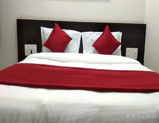 Deluxe Tek Büyük Yataklı Oda (AC)