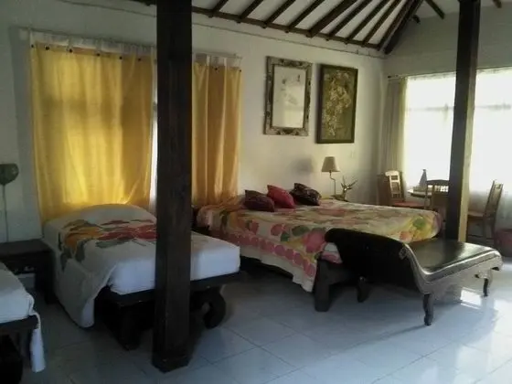 Villa (Four Persons)