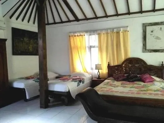 Villa (Four Persons)