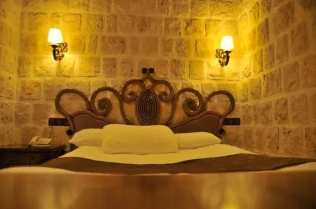 Deluxe Cave