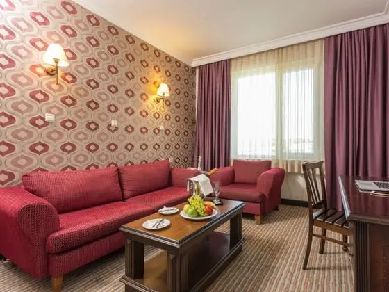 Aile Odası, Şehir Manzaralı
