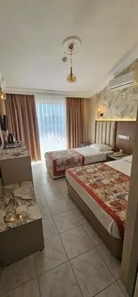 Aile Odası,havuz Tarafı,balkonlu