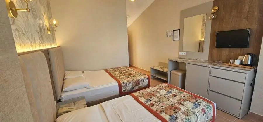 Aile Odası,havuz Tarafı,balkonlu