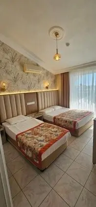 Aile Odası,havuz Tarafı,balkonlu