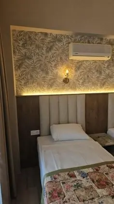 Standart Oda Anex Bina,kara Tarafı,balkonlu