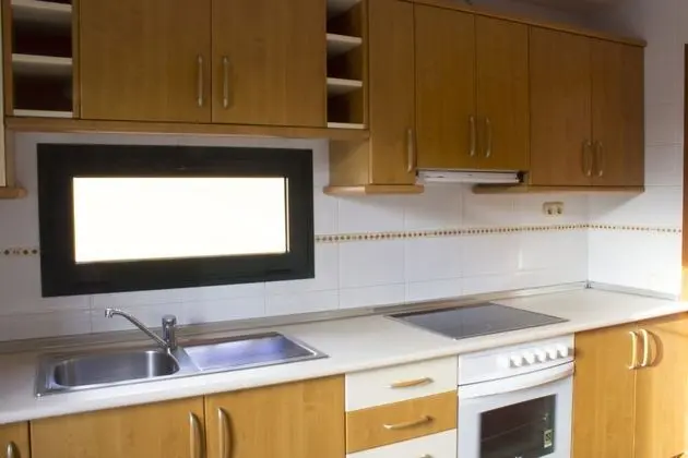 Oda, 3 Tek Kişilik Yatak, Ortak Banyo