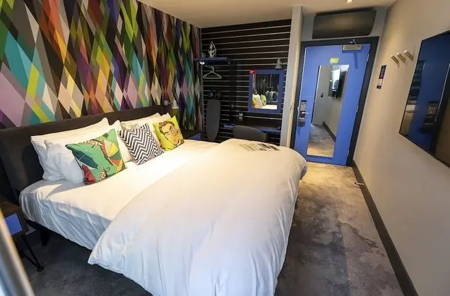 Double Room, 1 King Bed