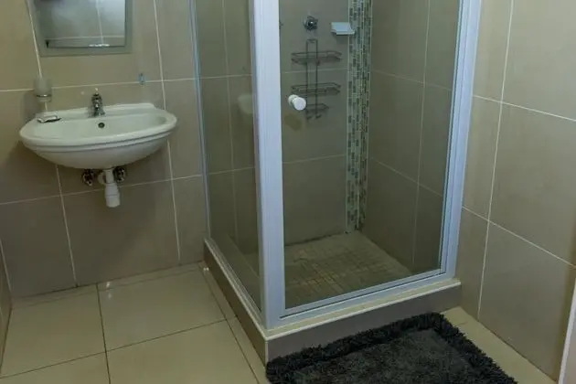 İki Ayrı Yataklı Oda, 1 Yatak Odası