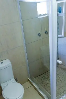 İki Ayrı Yataklı Oda, 1 Yatak Odası