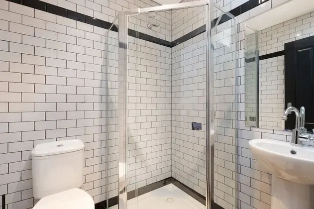 Standard Ortak Ranzalı Oda, Özel Banyo