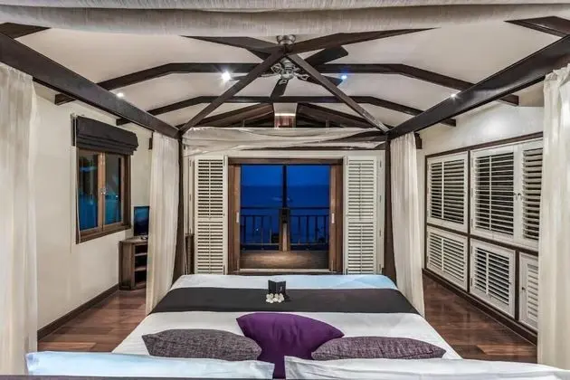 Villa, 3 Yatak Odası, Kişiye Özel Havuzlu, Denize Sıfır (Grand)