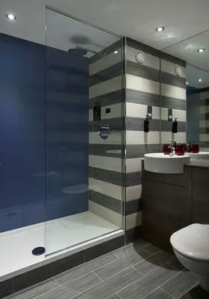 Tek Büyük Yataklı Oda, 2 Çift Kişilik Yatak