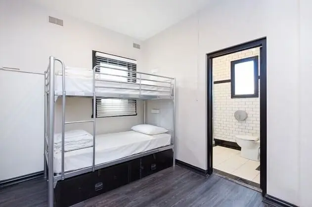 8 Bed Mixed Dorm, Ensuite Bathroom