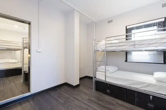 8 Bed Mixed Dorm, Ensuite Bathroom