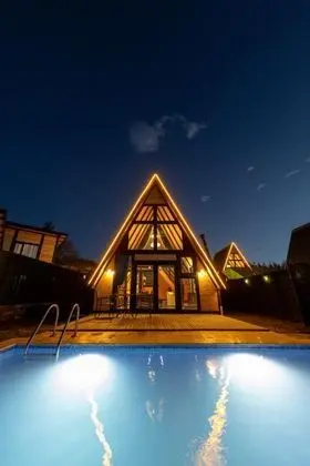 Bungalow, Doğa Manzaralı, Isıtmalı Özel Havuzlu