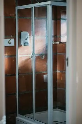 Tek Büyük Yataklı Oda (Honeybadger)