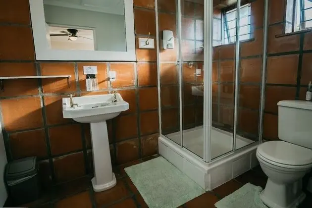 Tek Büyük Yataklı Oda (Honeybadger)