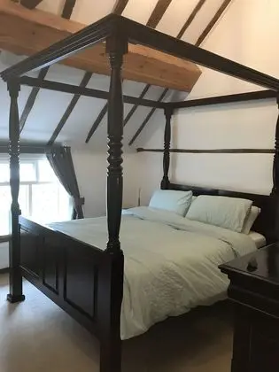 Kır Evi, 1 Büyük (Queen) Boy Yatak ve Çekyat
