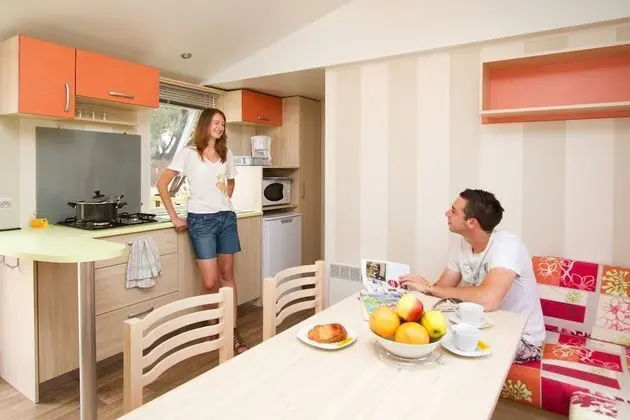 Comfort Karavan, 2 Yatak Odası, Teras (4 Guests)