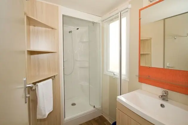 Comfort Karavan, 2 Yatak Odası, Teras (6 Guests)