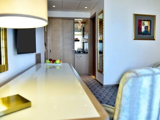 City View Room with Lounge Access King Bed