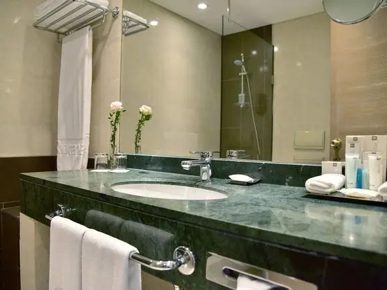 City View Room with Lounge Access King Bed
