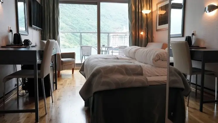Superior Tek Büyük veya İki Ayrı Yataklı Oda (Fjord View)