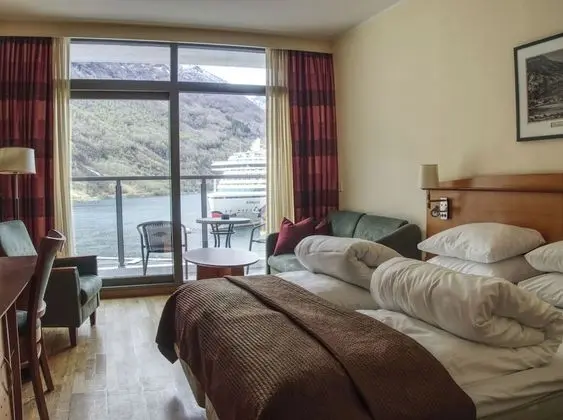 Superior Tek Büyük veya İki Ayrı Yataklı Oda (Fjord View)