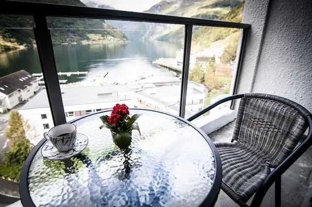 Superior Tek Büyük veya İki Ayrı Yataklı Oda (Fjord View)