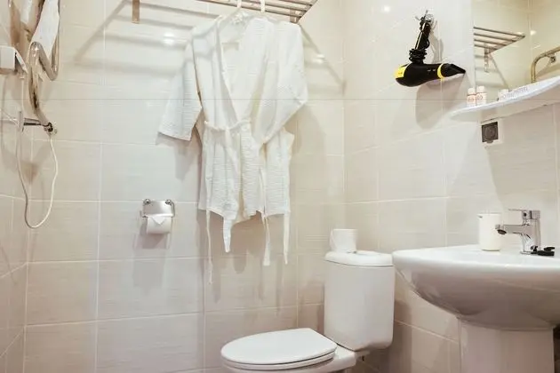 Comfort Tek Büyük veya İki Ayrı Yataklı Oda