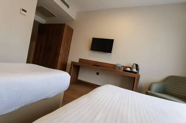 Standart Oda,kara Manzaralı,balkonsuz