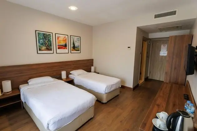 Standart Oda,kara Manzaralı,balkonsuz