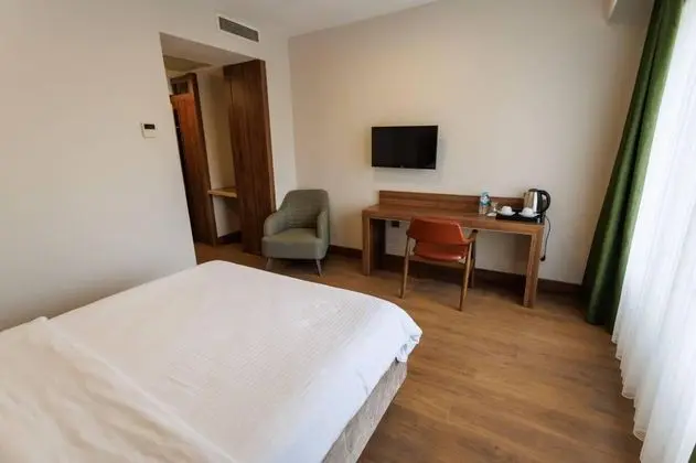 Standart Oda,kara Manzaralı,balkonsuz