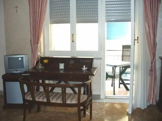 Üç Kişilik Oda