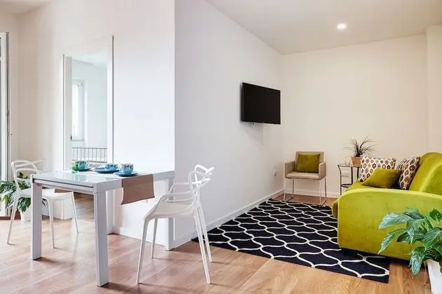 Design Apart Daire, 1 En Büyük (King) Boy Yatak ve Çekyat