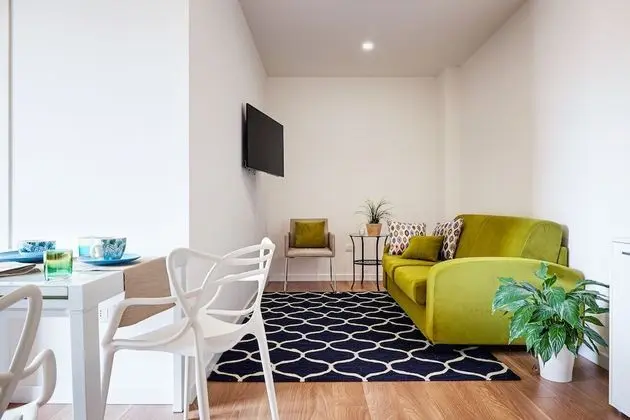 Design Apart Daire, 1 En Büyük (King) Boy Yatak ve Çekyat