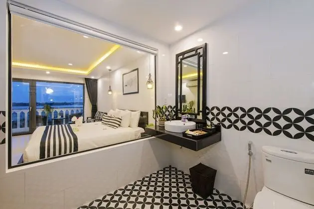 Deluxe Tek Büyük veya İki Ayrı Yataklı Oda, Balkon, Nehir Manzaralı