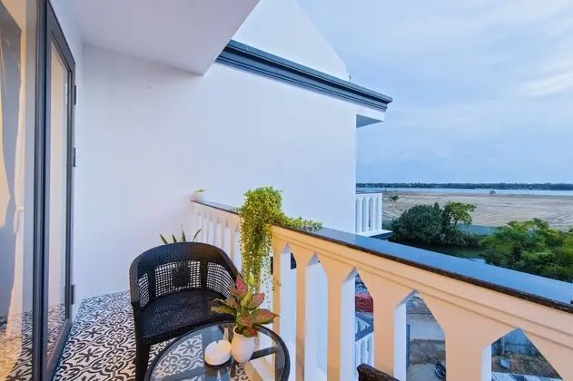 Deluxe Tek Büyük veya İki Ayrı Yataklı Oda, Balkon, Nehir Manzaralı