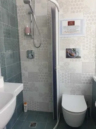 Basic Tek Kişilik Oda, Özel Banyo, Avlu Manzaralı