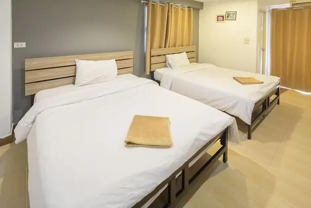 Deluxe Twin Queen Bed Room