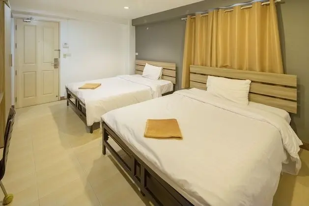Deluxe Twin Queen Bed Room
