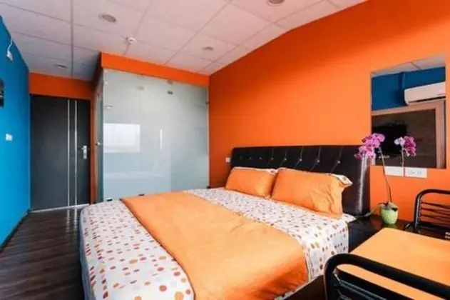 Standard Tek Büyük Yataklı Oda (Orange)