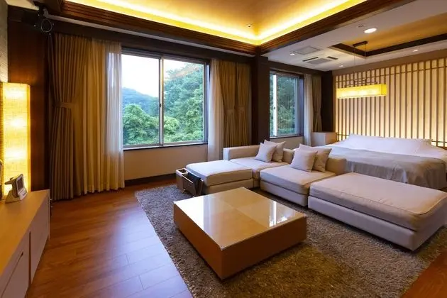 Deluxe Oda (With Balcony)