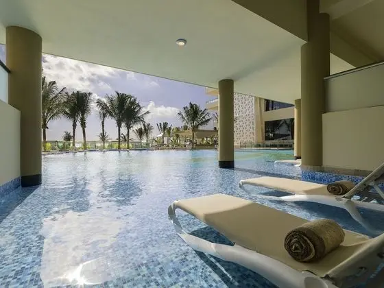 OCEANFRONT POOL SWIM UP SUITE