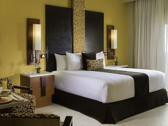 OCEANFRONT SUITE